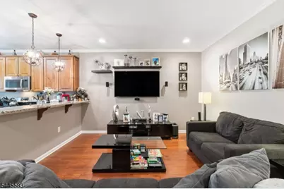 18 Bahr Cir, Verona, NJ 07044 - Photo 3