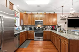 18 Bahr Cir, Verona, NJ 07044 - Photo 9