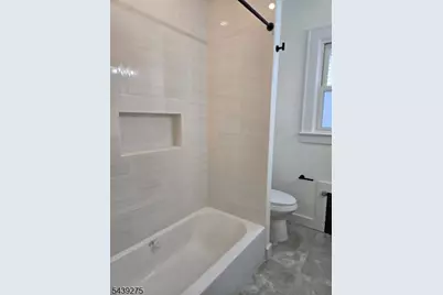 27 Cleveland Ave, Newark, NJ 07106 - Photo 3