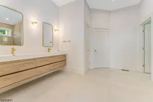 1004 Valerie Pl, Greenwich Township, NJ 08886 - Photo 23