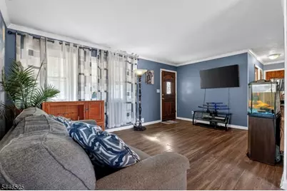77 W Arthur Pl, Woodbridge Township, NJ 08830 - Photo 3