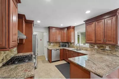 45 Fells Rd, Verona, NJ 07044 - Photo 9