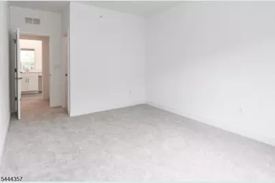 71 Veterans Way, Morris Plains, NJ 07950 - Photo 23
