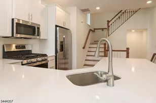 71 Veterans Wy, Morris Plains, NJ 07950 - Photo 9
