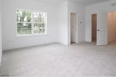 71 Veterans Way, Morris Plains, NJ 07950 - Photo 17