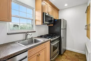 16 Wedgewood Dr, Verona, NJ 07044 - Photo 3