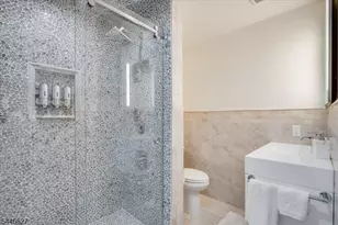 825 Riverside Ave, Lyndhurst Township, NJ 07071 - Photo 17