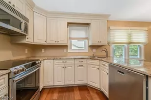 100 Goldfinch Meadows, Allamuchy Township, NJ 07840 - Photo 5