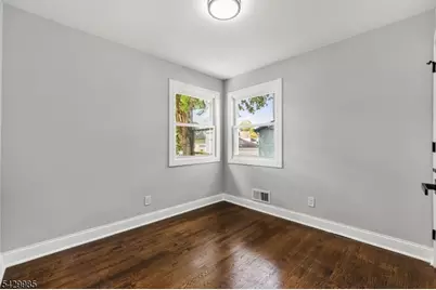 429 Wheatsheaf Rd, Roselle, NJ 07203 - Photo 15