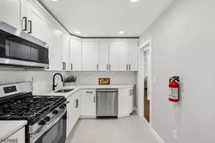 429 Wheatsheaf Rd, Roselle, NJ 07203 - Photo 9