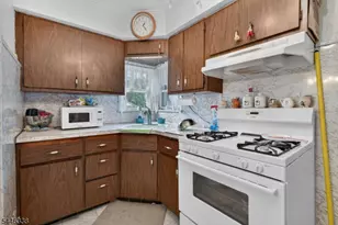 105 Baldwin Pl, Bloomfield, NJ 07003 - Photo 3