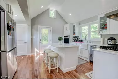 34 Leiv Eirikson Ave, Franklin Township, NJ 08540 - Photo 17