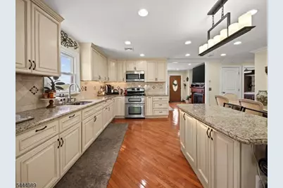 79 Susan Ct, Clifton, NJ 07012 - Photo 7