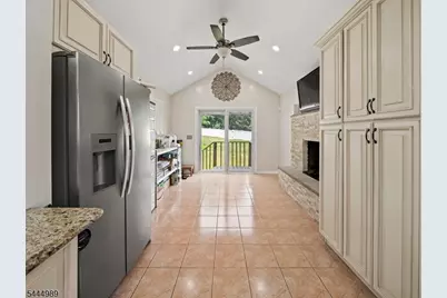 79 Susan Ct, Clifton, NJ 07012 - Photo 9