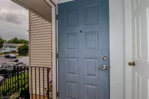 136 Coburn Ln, Franklin Township, NJ 08873 - Photo 5