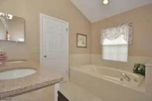 67 Washington Ct, Montville Township, NJ 07082 - Photo 9