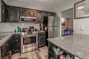 31 Woodview Ave, Woodbridge Township, NJ 08863 - Photo 11