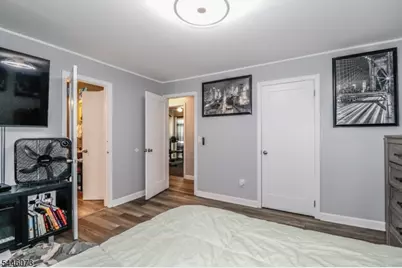 31 Woodview Ave, Woodbridge Township, NJ 08863 - Photo 13