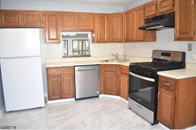 7 Kirby Ln, Franklin Township, NJ 08823 - Photo 7