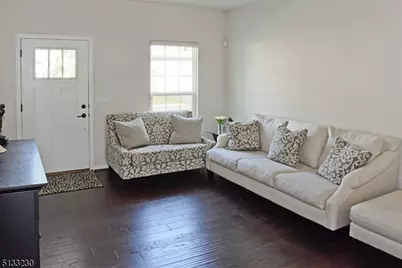 11 Shade Tree Ln, Mount Arlington, NJ 07856 - Photo 3