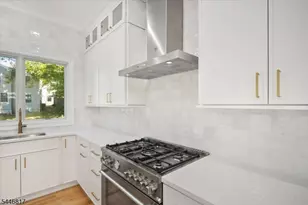 21 Maplewood Dr, Livingston, NJ 07039 - Photo 11