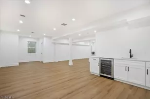 21 Maplewood Dr, Livingston, NJ 07039 - Photo 25