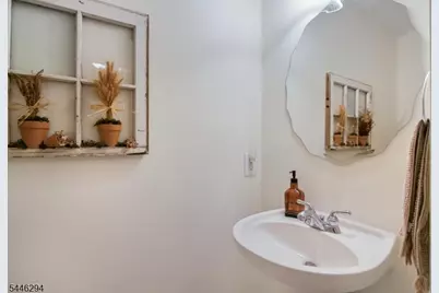 34 Ridge Dr, Pompton Lakes, NJ 07442 - Photo 15