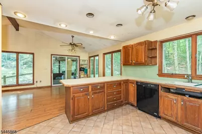 197 Snake Den Rd, Bloomingdale, NJ 07465 - Photo 9
