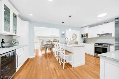 729 Colonial Arms Rd, Union Township, NJ 07083 - Photo 7