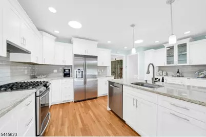 729 Colonial Arms Rd, Union Township, NJ 07083 - Photo 9