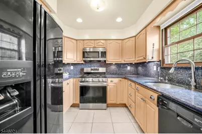 25 Driscoll Ct #1, North Brunswick Township, NJ 08902 - Photo 5
