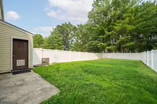 25 Driscoll Ct, North Brunswick Township, NJ 08902 - Photo 21