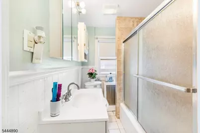 312 E 1st Ave, Roselle, NJ 07203 - Photo 15