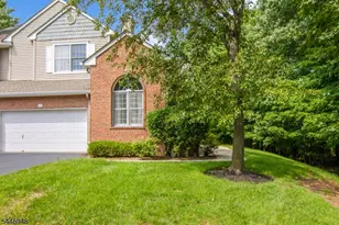 8 Clements Ct, Roseland, NJ 07068 - Photo 3
