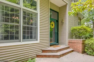 8 Clements Ct, Roseland, NJ 07068 - Photo 5