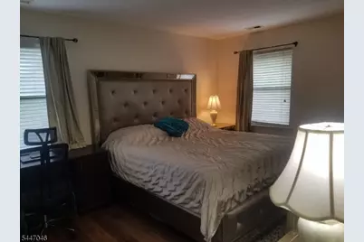 806 Yorkshire Dr, Raritan Township, NJ 08822 - Photo 5