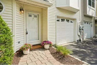 14 Helen Way, Berkeley Heights Township, NJ 07922 - Photo 3