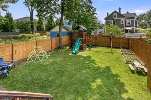 8 Willard Pl, Montclair, NJ 07042 - Photo 23