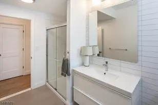 8 Willard Pl, Montclair, NJ 07042 - Photo 21
