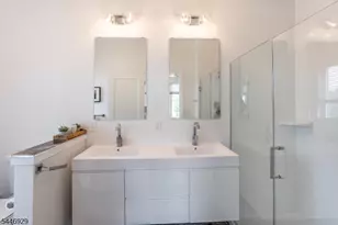 8 Willard Pl, Montclair, NJ 07042 - Photo 15