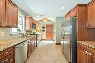 92 Carey Ave, Butler, NJ 07405 - Photo 11