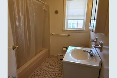565 Grove St #A-5, Clifton, NJ 07013 - Photo 5