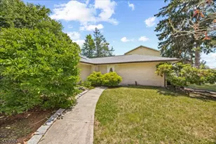 1 Ranch Ct, Saddle Brook Township, NJ 07663 - Photo 17