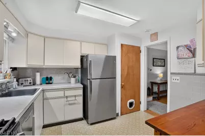 72 Lyons Pl, Springfield, NJ 07081 - Photo 5