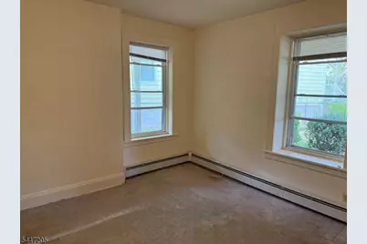 194 Krone Pl, Hackensack, NJ 07601 - Photo 5