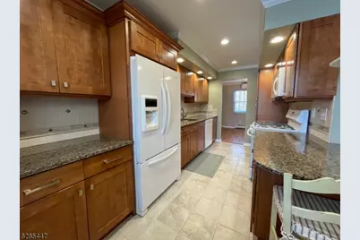 36 Coachlight Dr, Chatham Township, NJ 07928 - Photo 5