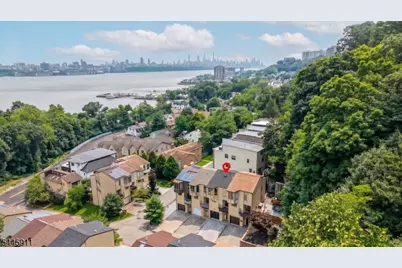 20 Veterans Way, Edgewater, NJ 07020 - Photo 33