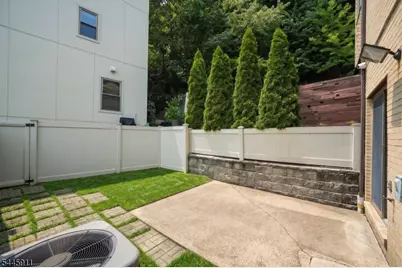 20 Veterans Way, Edgewater, NJ 07020 - Photo 25