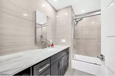 20 Veterans Way, Edgewater, NJ 07020 - Photo 17