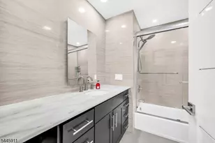 20 Veterans Way, Edgewater, NJ 07020 - Photo 17